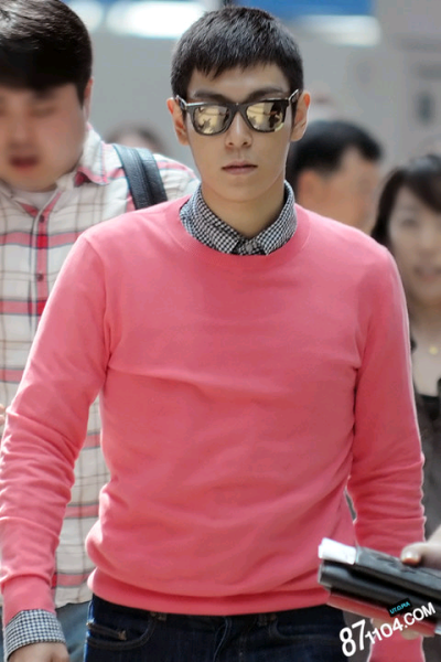 bigbang top 塔塔崔胜贤 机场