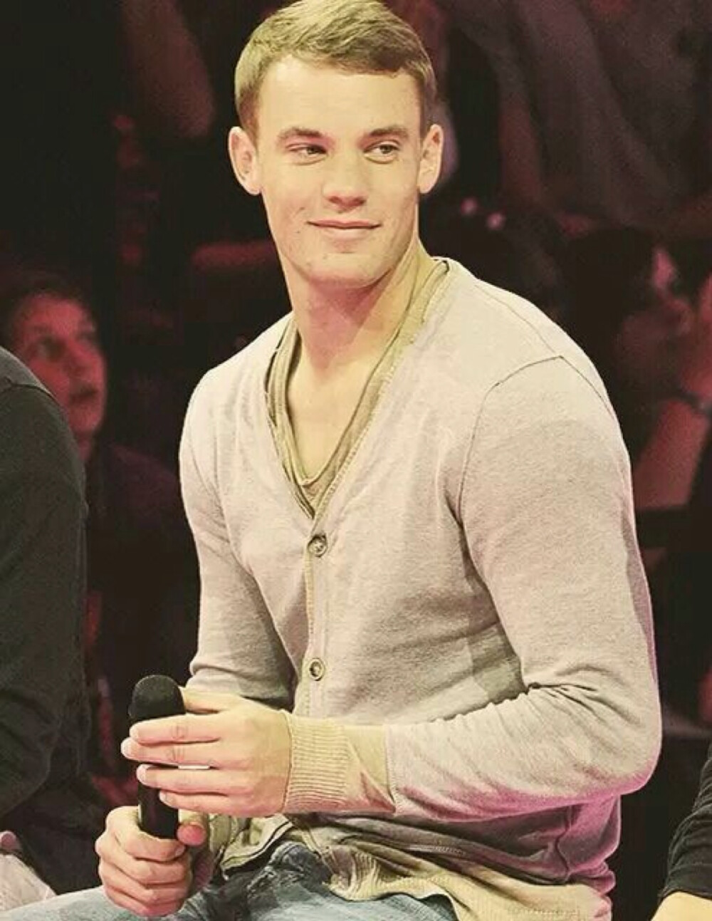 曼努埃尔·诺伊尔(manuel neuer,1986年3月27日)德国著名足球运动员