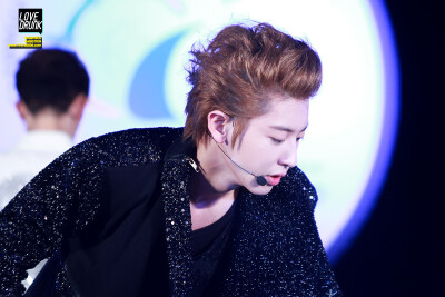 朴灿烈霸道总裁 朴灿烈