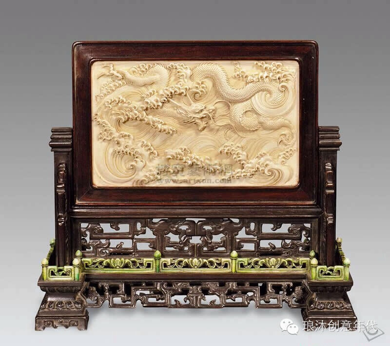 家具 -- 龙屏』 每次参观故宫,都会被金銮殿上龙椅背后的雕龙屏所吸引