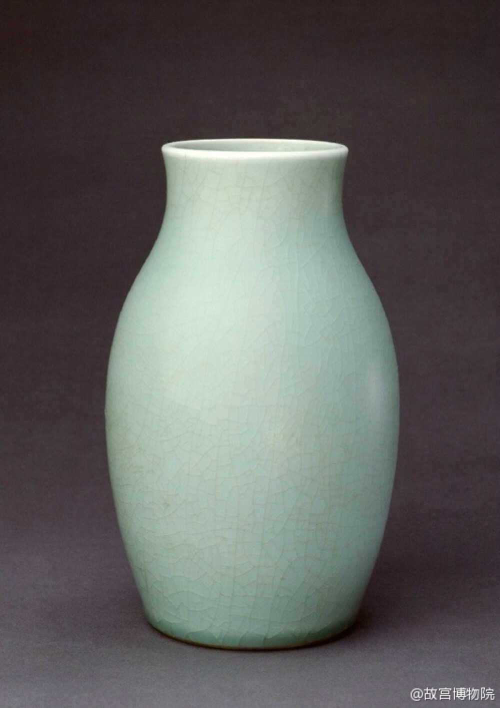 青釉,这种传统的高温釉是中国陶瓷史上最早出现的釉,历经了东汉,六朝