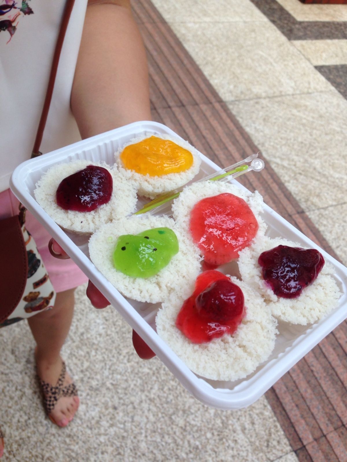 天津南市食品街的熟梨糕:制作过程很好玩,果酱甜甜的很好次,就是木有