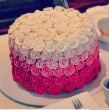 玫瑰花瓣蛋糕