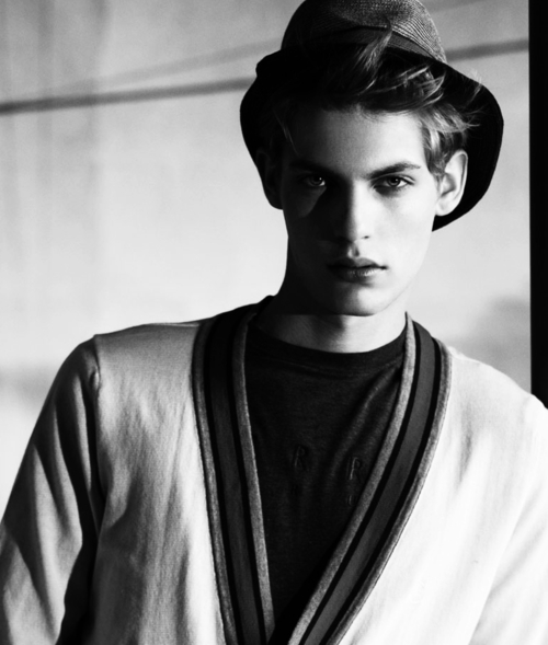 巴普蒂斯特·瑞多夫 外文名:baptiste radufe 别名:花豆 国籍:法国