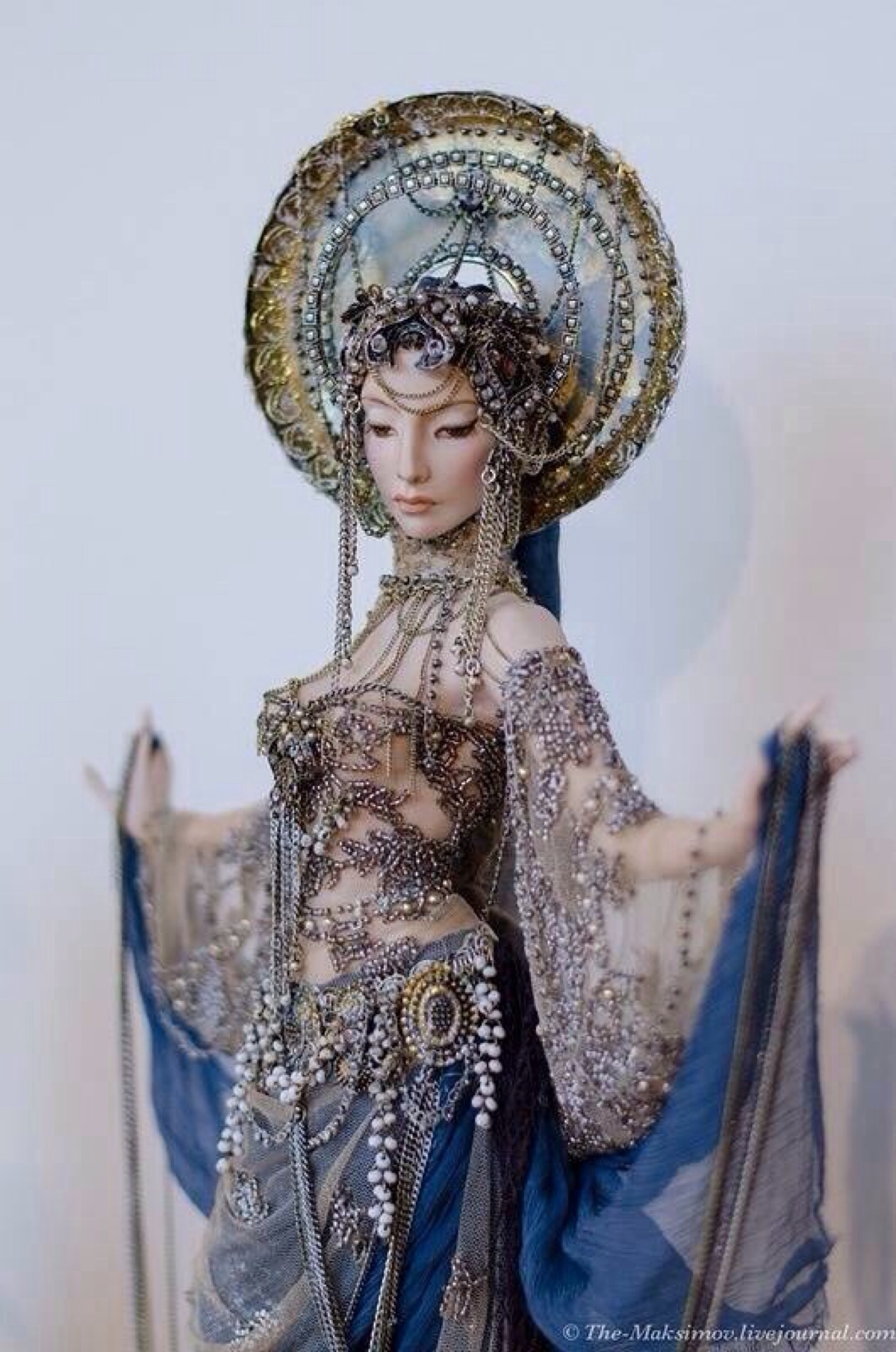 细腻的瓷娃娃,服饰非常华丽精致作者:sasha khudyakova