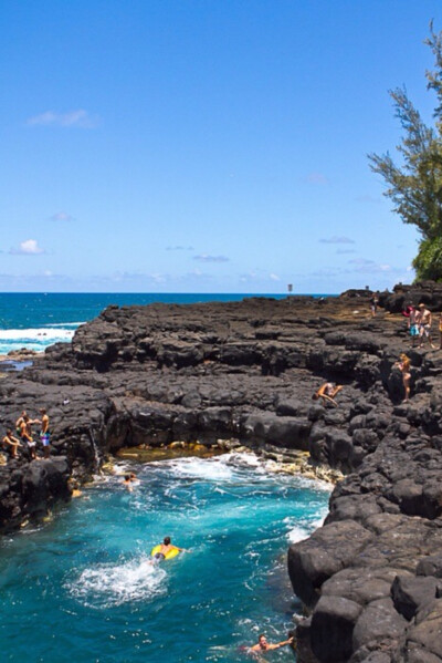 cliff diving, queens bath, kuai, hawaii 夏威夷 火山 海滩