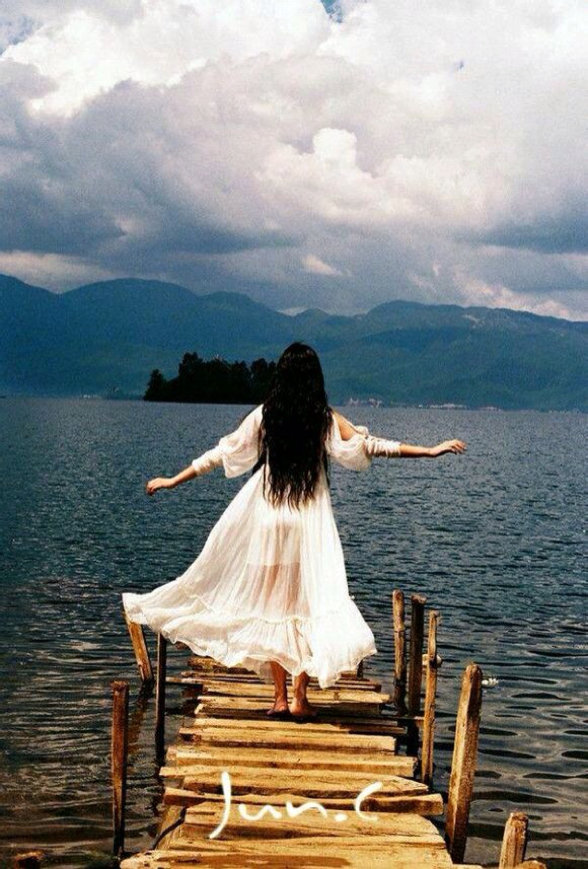 iphone壁纸 {平铺 插画 风景 文字 清新 人物 黑白 溺水 萌物}