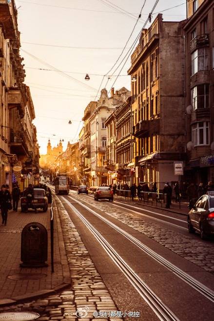 黄昏街道的转角遇到你