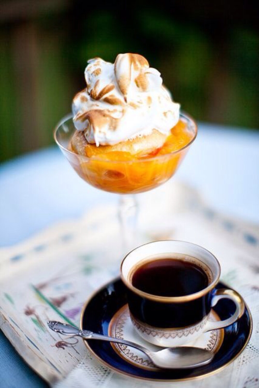 浪漫的你是不是也时常在午后端着一杯咖啡听音乐或者看书呢?