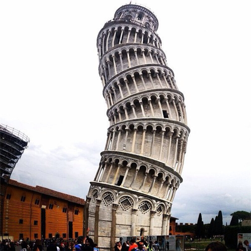 instagram 上就有一系列 swayingstructures 的照片,不知道从什么时候