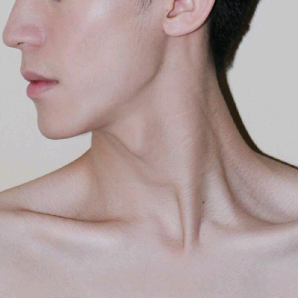 男生喉结和锁骨图片图片