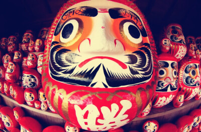 达摩不倒翁,达摩面壁九年,最后成功参悟,历经七灾八难,他的不屈精神