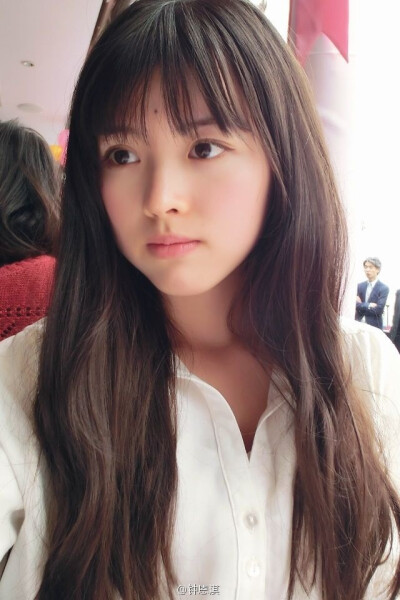 钟恩淇,原名钟文娟,出生于江西省赣州市安远县镇岗镇