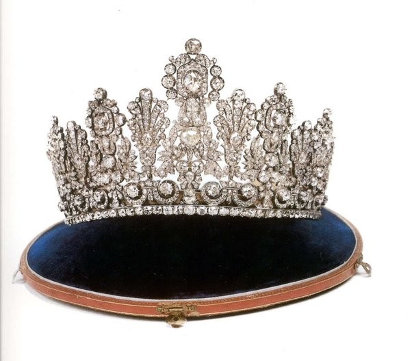 卢森堡大公家族最珍贵的一顶王冠,它最早是属于württemberg 公主