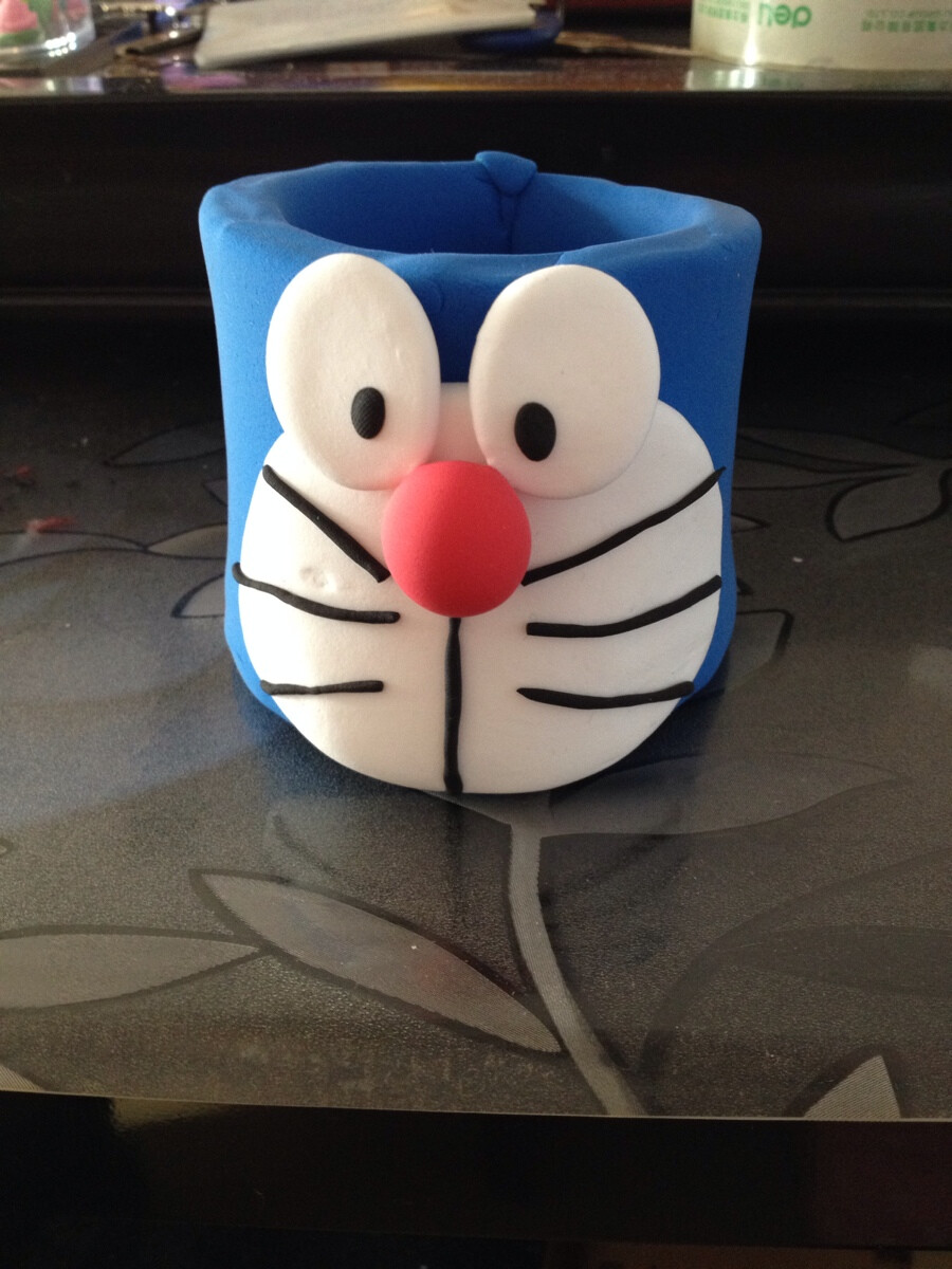 哆啦a梦笔筒粘土