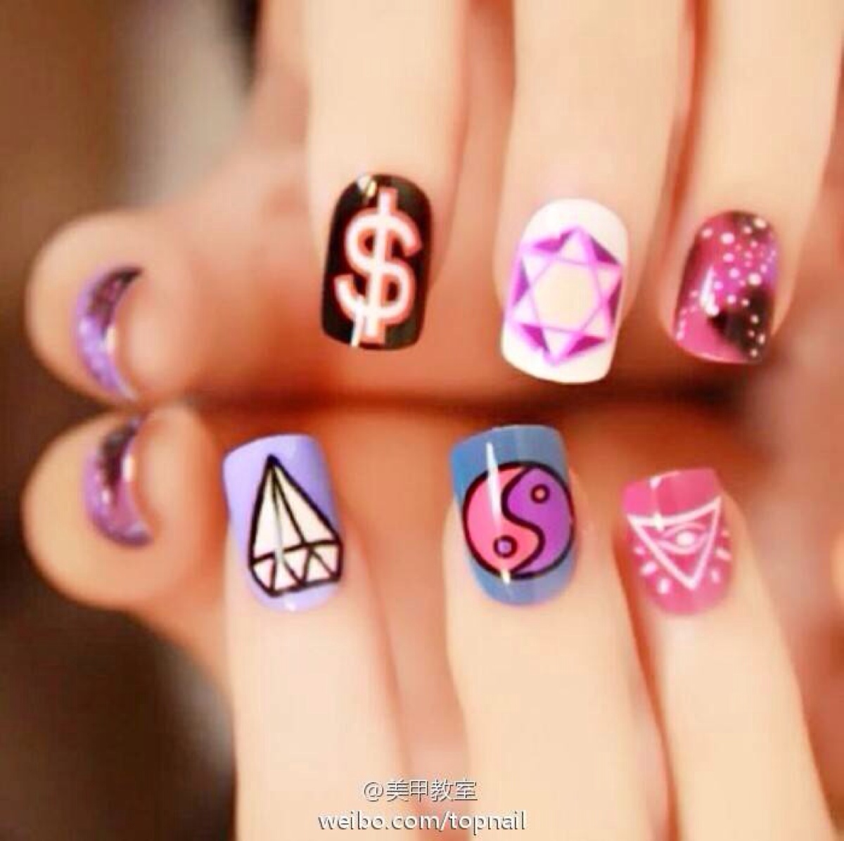 真的很喜欢这种绘画的指甲,不过好多地方都画的不好,以后一定要找一家