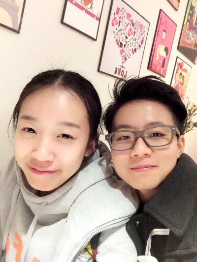 两个妹子的合照