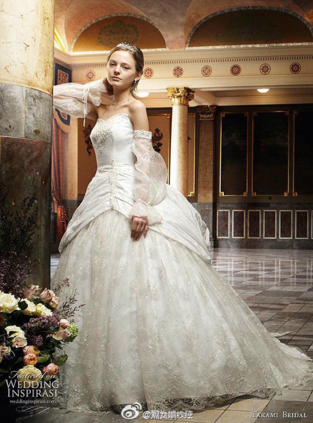 复古欧式宫廷婚纱,彰显古典优雅的同时,也把时尚奢侈的气质发挥到极致