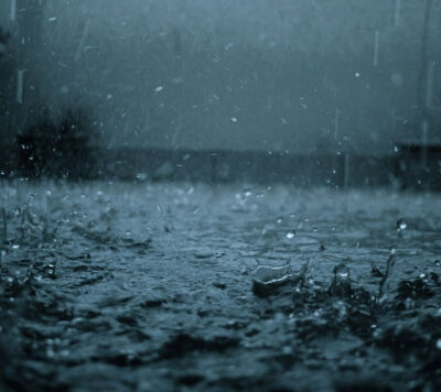 淋雨背景图图片