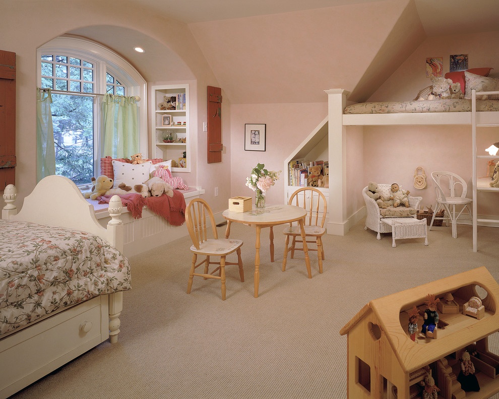 米白色的温馨色调,让人从心里感到家里的温馨感觉,简单的家具陈设就