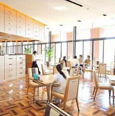 服饰上的日本大学绘制中国舌尖图片