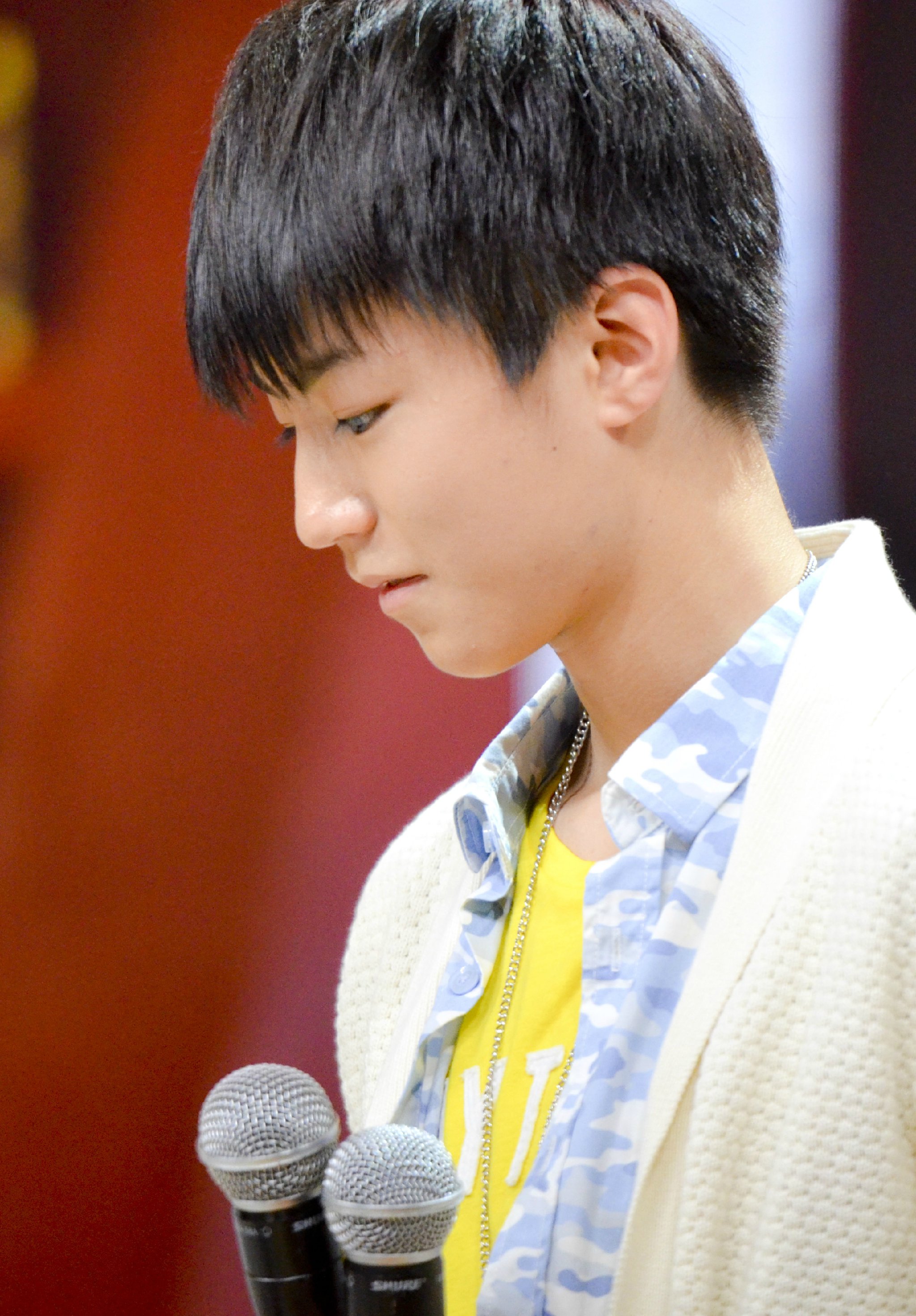 tfboys王俊凯 2014 12 11 天天向上 cr logo