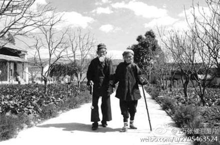 有一种爱情,叫相濡以沫.