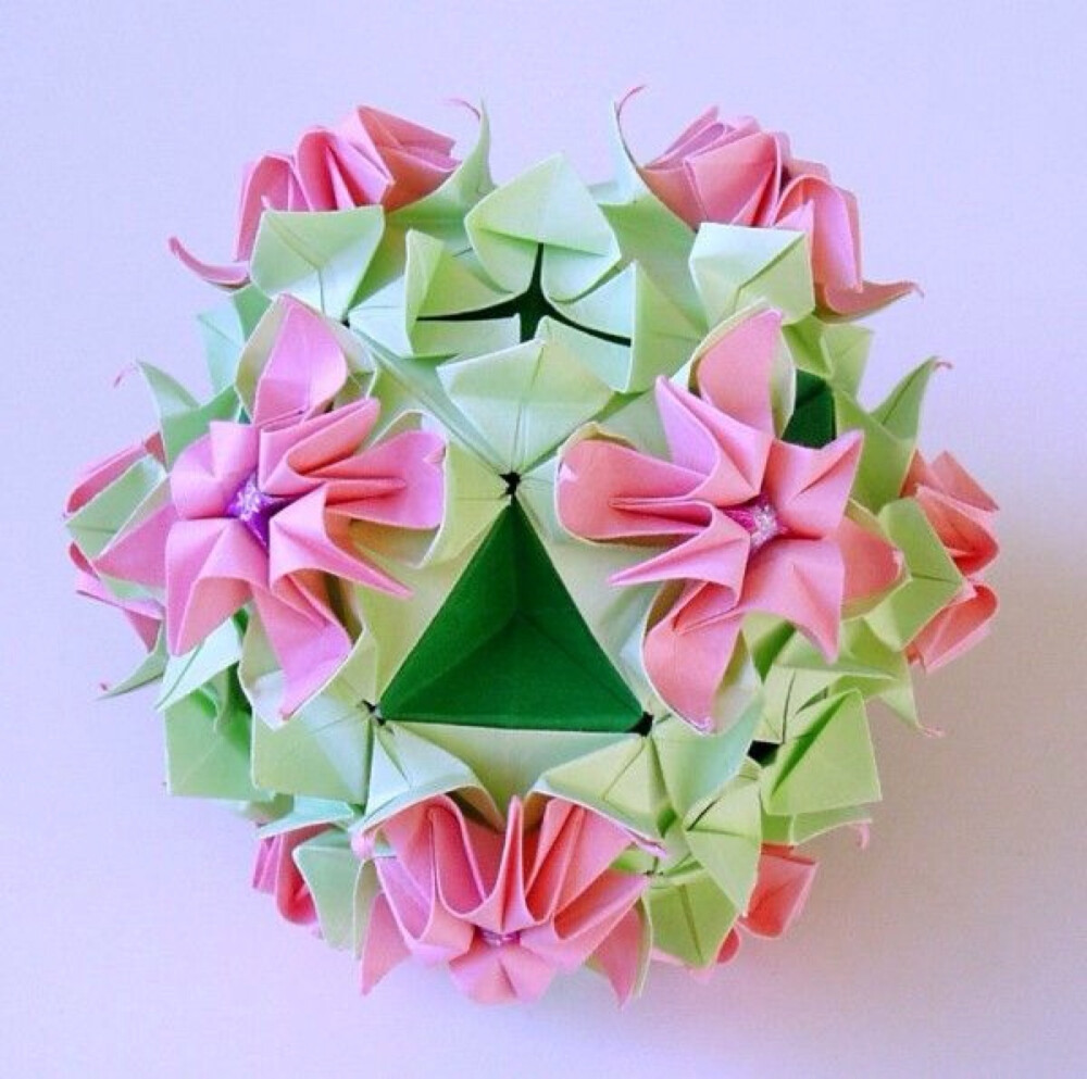 30张纸折出立体花球图片