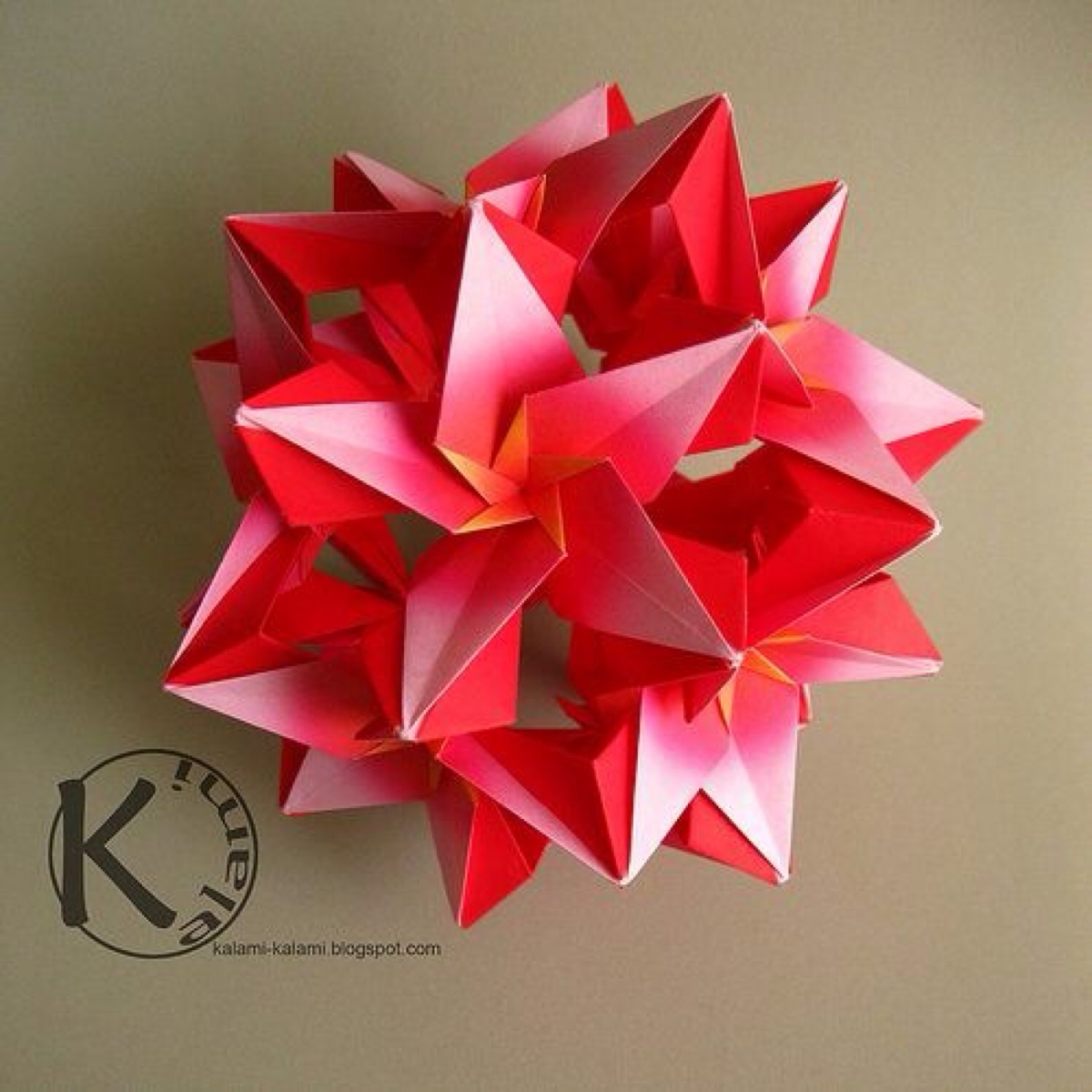 手工达人的立体花球折纸作品
