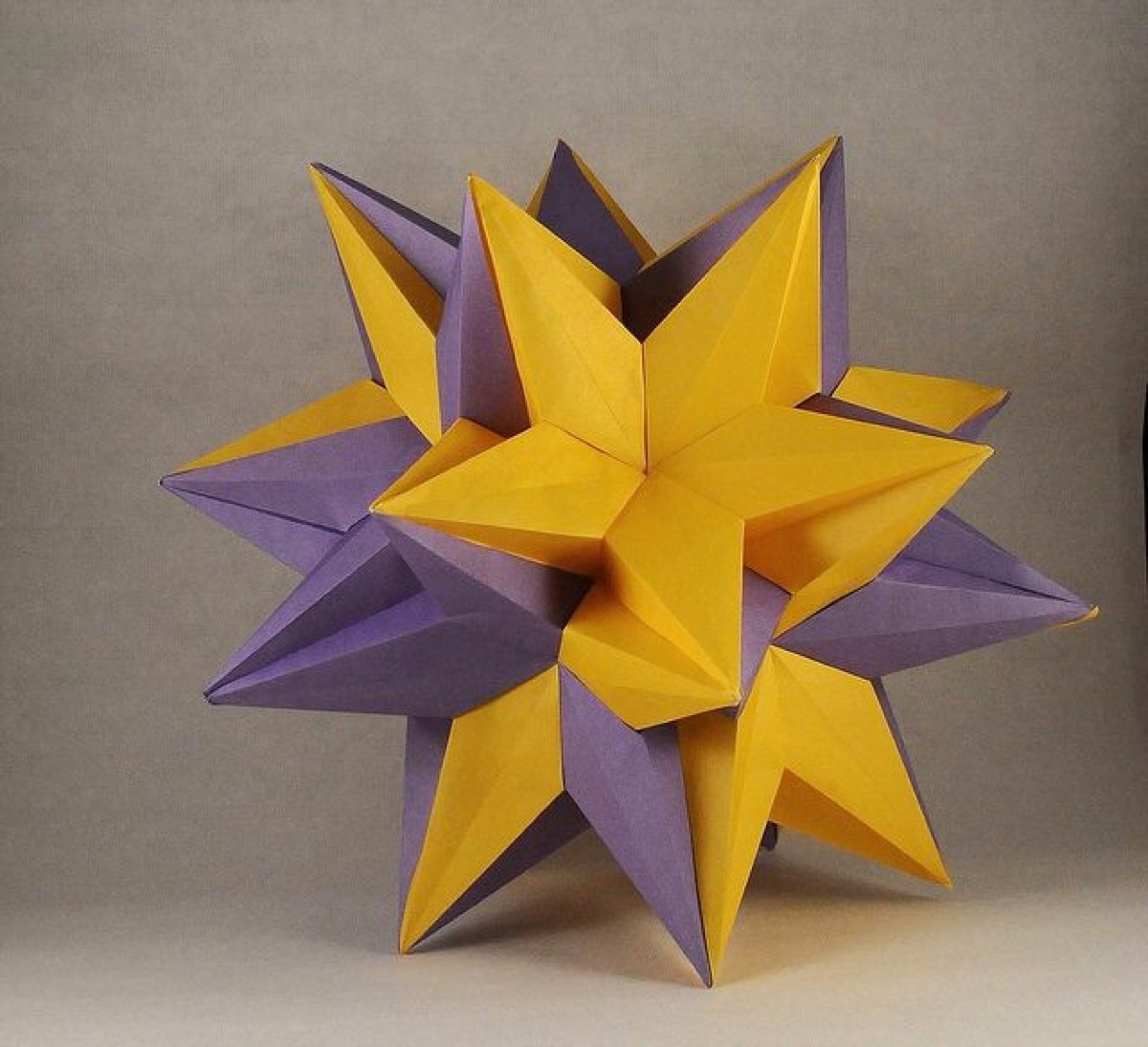 手工达人的立体星星折纸作品