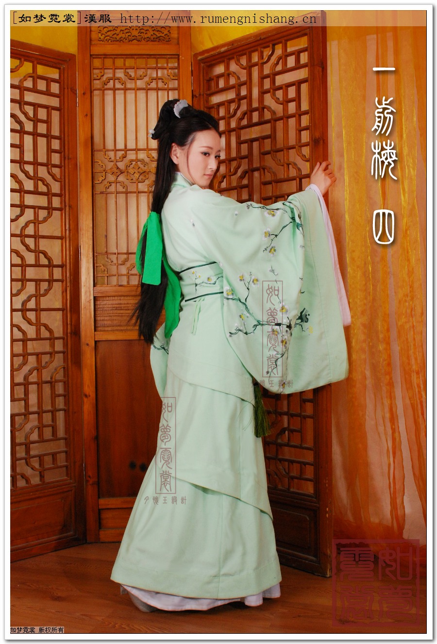 如梦霓裳一剪梅玉绿底绿梅花曲裾