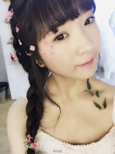 自截喜欢的部分做头像吧绾绾姑娘 0 1225 张反反  发布到  默认专辑