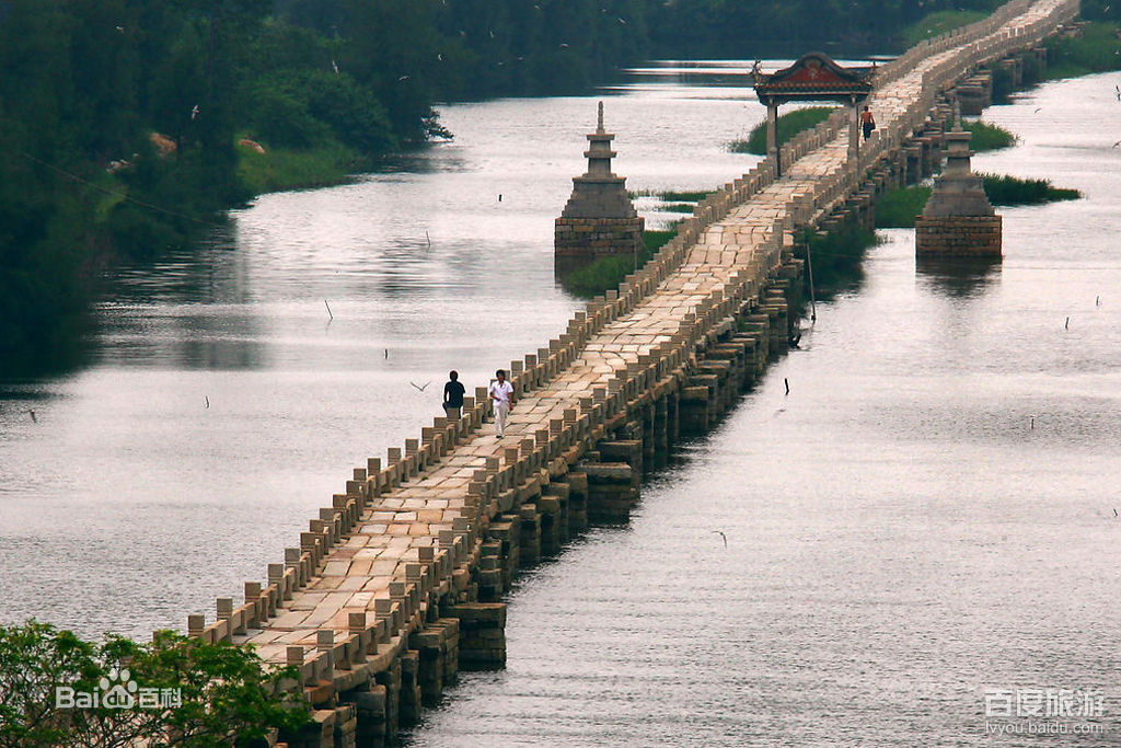 安平桥,又称五里桥,中国十大名桥之一,现存古代最长的石桥