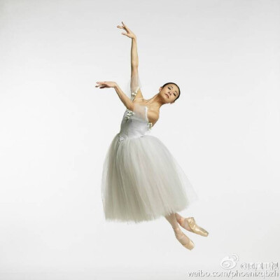 她穷尽芭蕾舞经典剧目无数,2014年初,又摘下英国国家舞蹈400