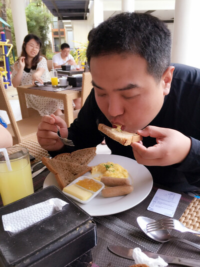 起来吃早餐壁纸