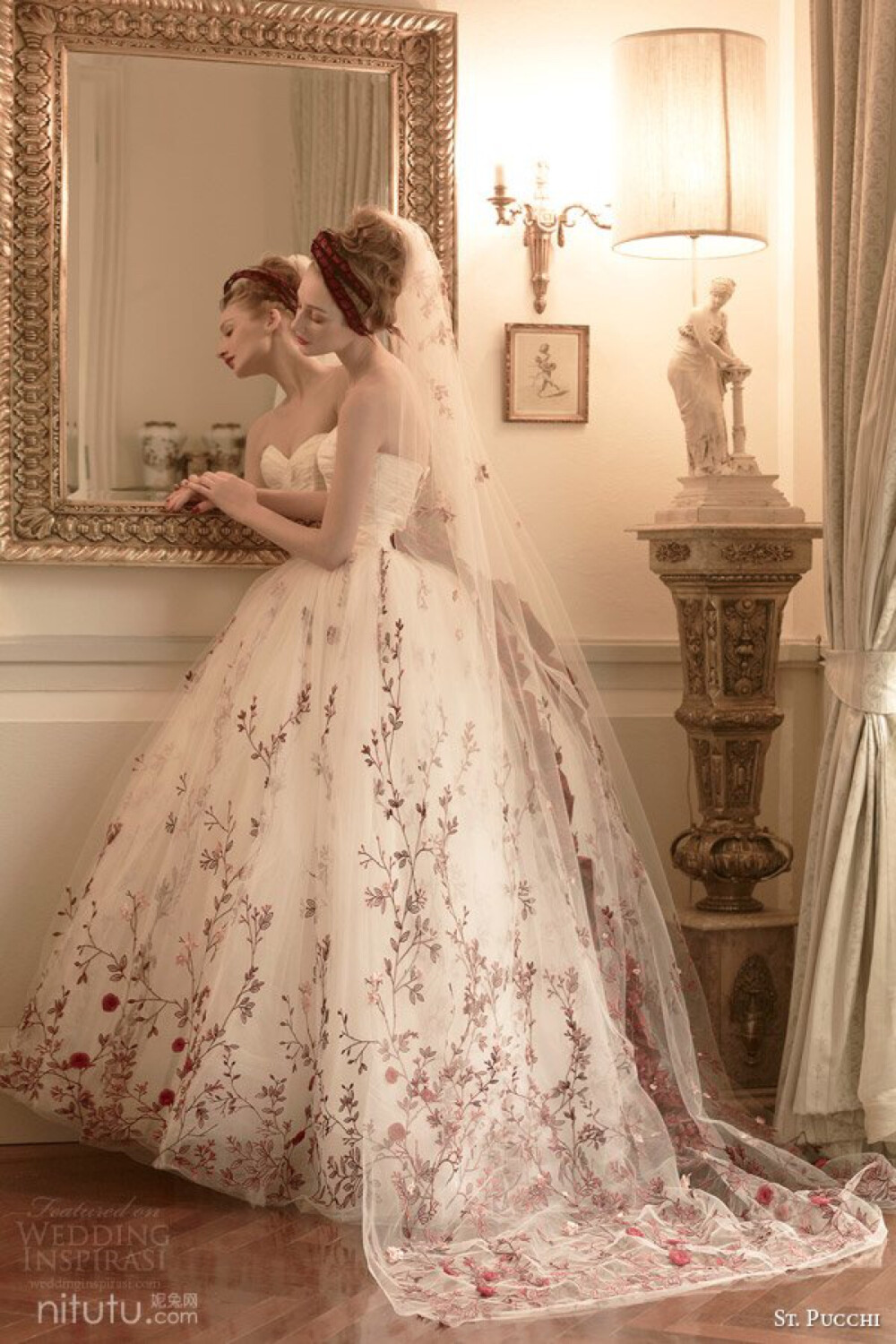 pucchi婚纱礼服系列纯美之余强气宫廷风把华丽大肆演绎.