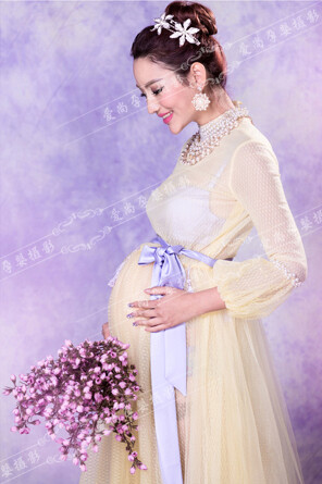 孕妇长紫色妊娠纹图片图片