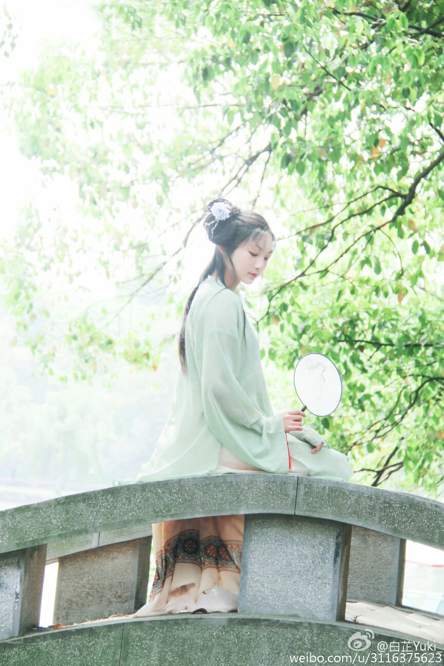 形制 袖制 摄影 气质 意境 唯美 褙子 #汉服##汉服摄影##褙子#玲珑