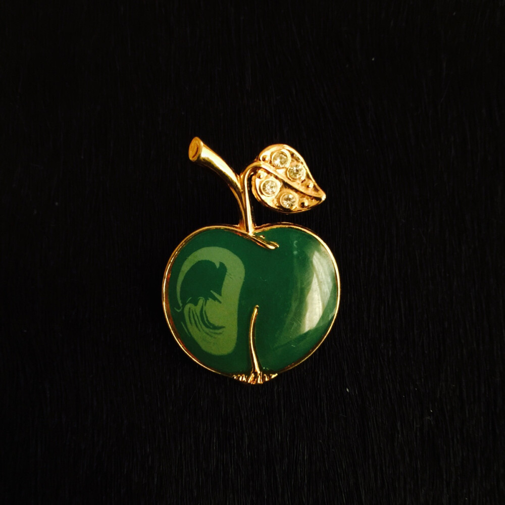 5cm 材质:合金镀金·珐琅釉·锆石 年代:80年初 来源:德国 rmb:148