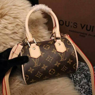 发布到  包包 图片评论 0条  收集   点赞  评论  lv经典款小挎包!