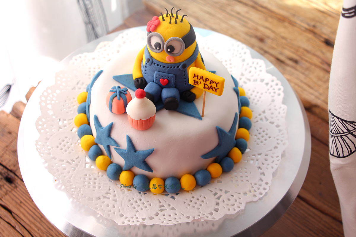 小黄人翻糖蛋糕