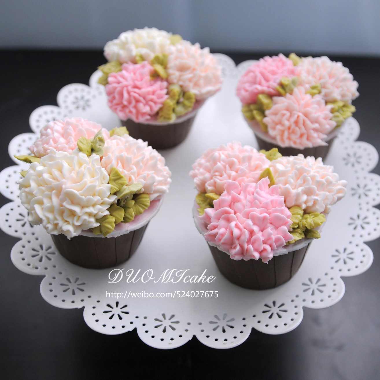 韩式裱花纸杯蛋糕之康乃馨,5月10号为母亲预定哟