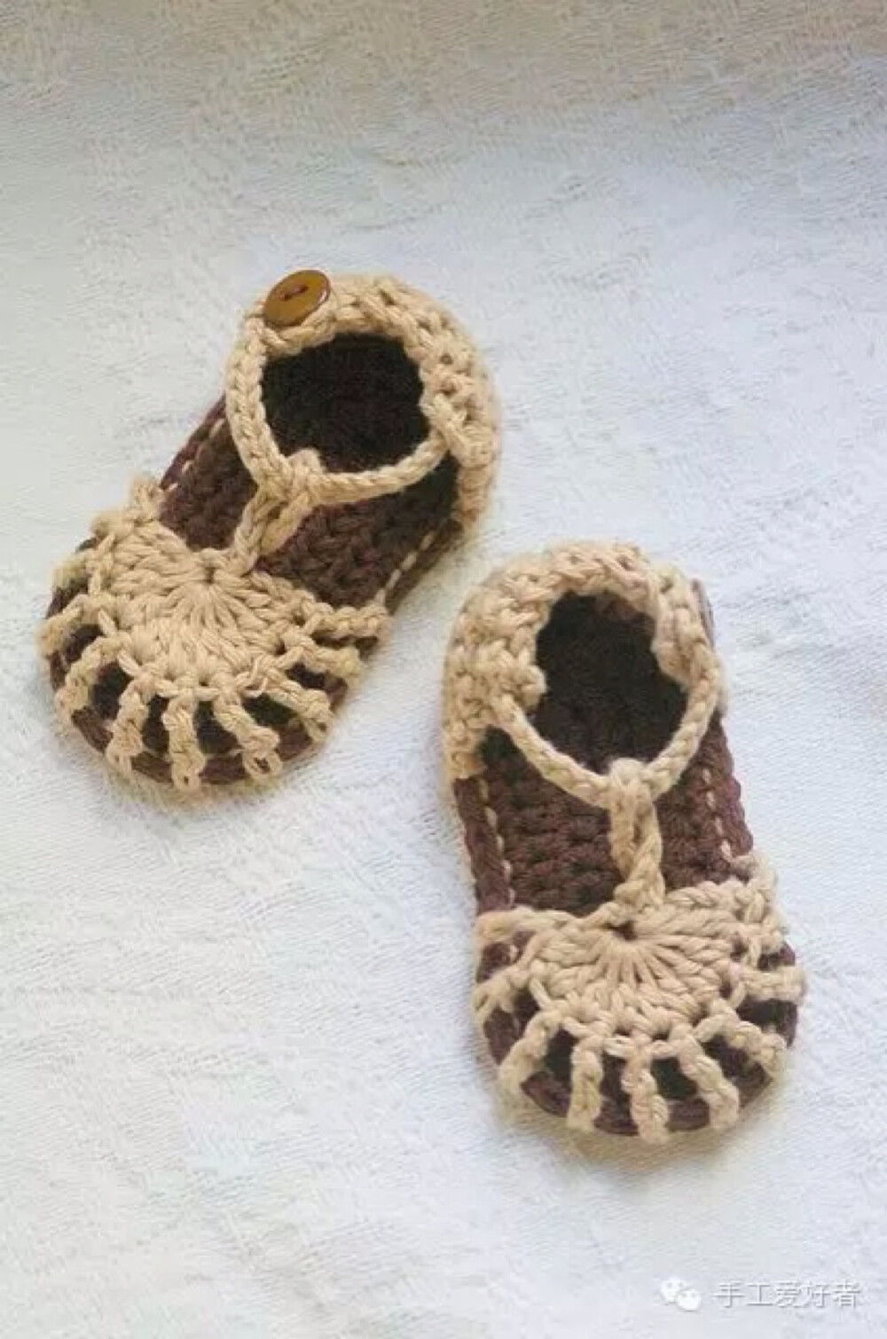 钩织漂亮的宝宝凉鞋