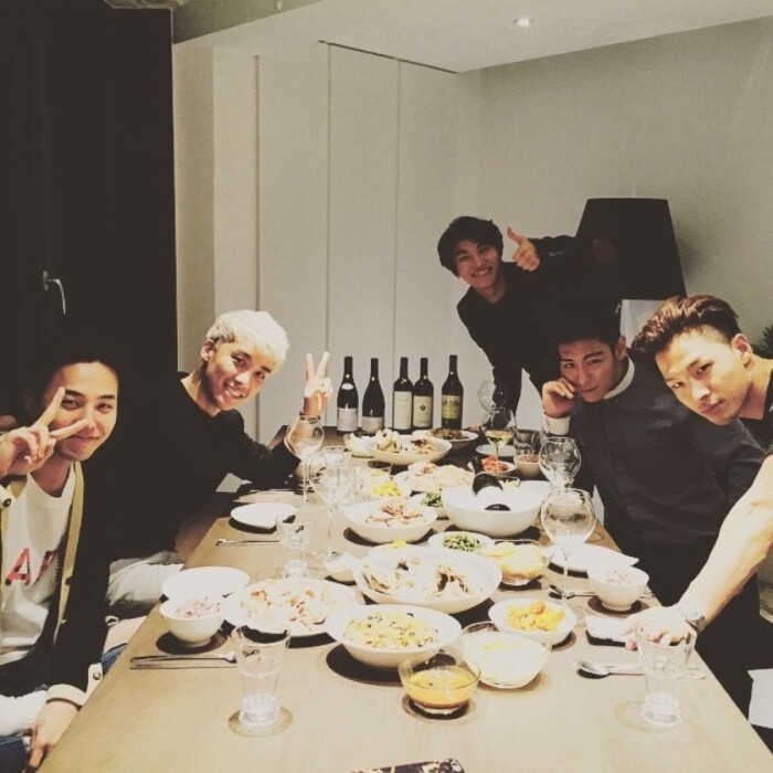 bigbang top ins更新五人合照 权志龙gd 崔胜铉top 东永裴太阳 李胜贤