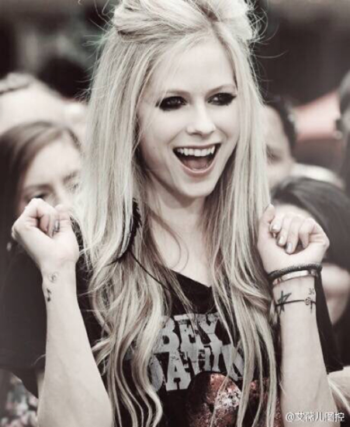 摇滚酵母 掀刘海 可爱萌哒哒 小虎牙 灰系 艾薇儿