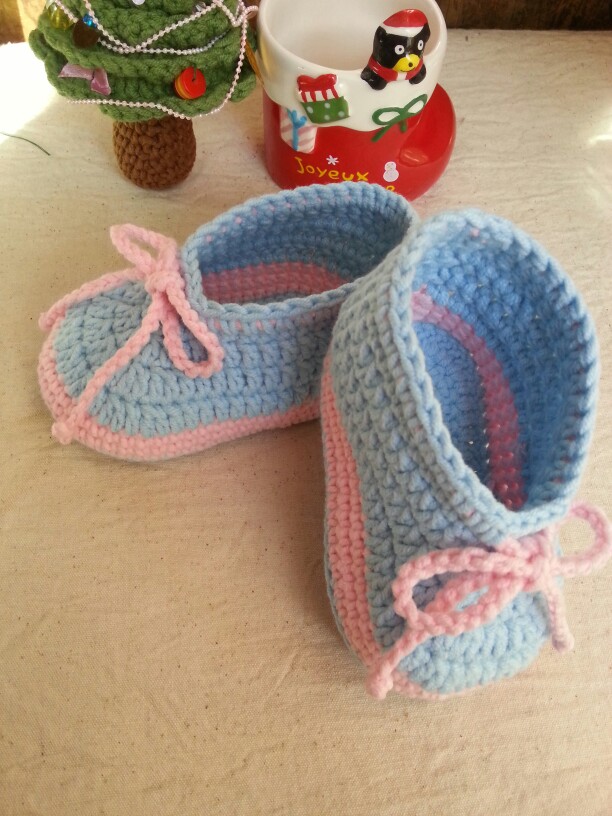 手工钩编宝宝鞋婴儿鞋