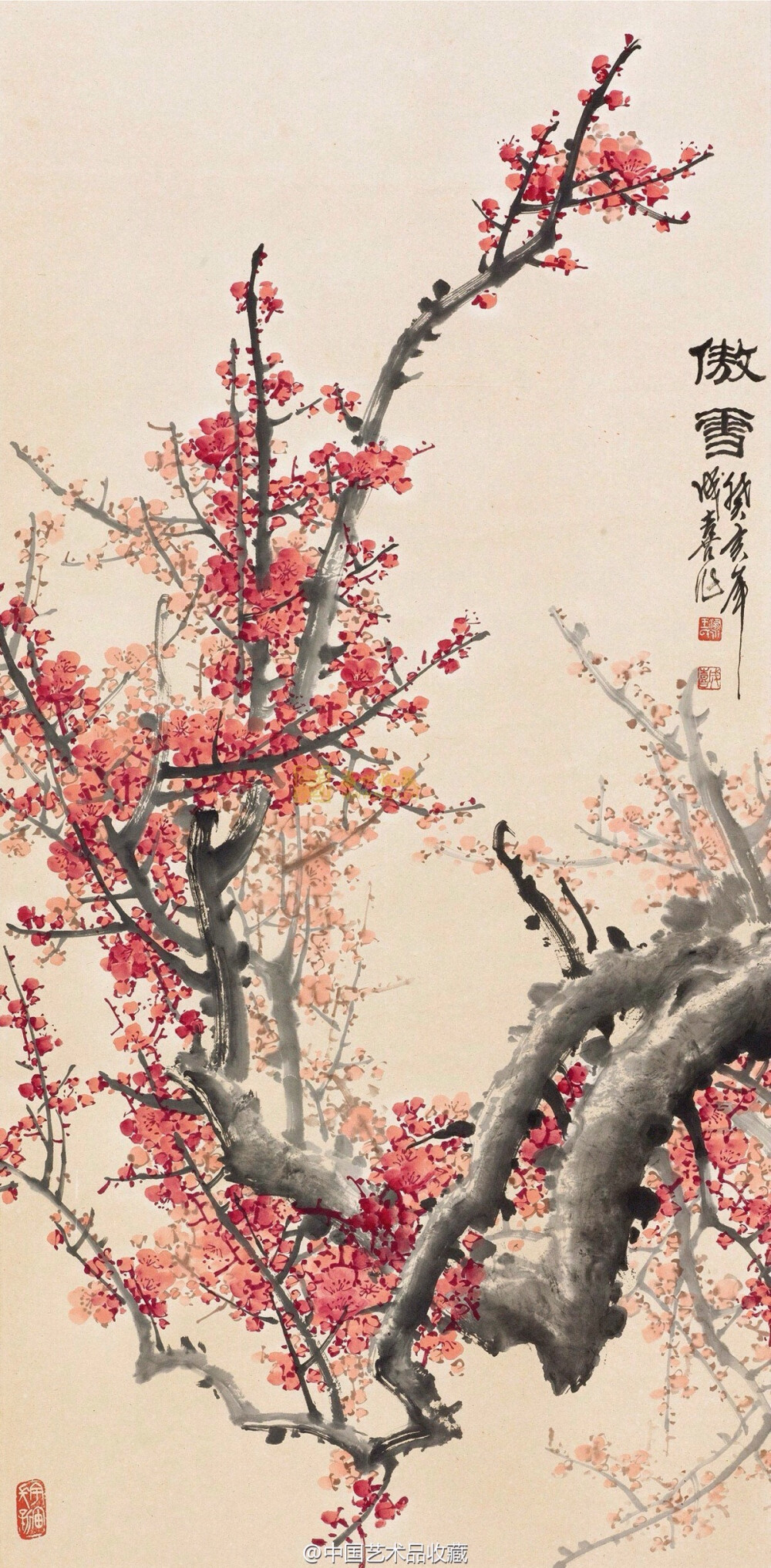 【 王成喜 《红梅图》 】王成喜画中的红梅异常茂盛,老干苍劲雄厚