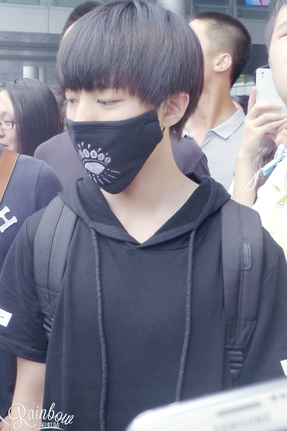 tfboys王俊凯 2015.05.28 重庆江北机场-北京首都机场.