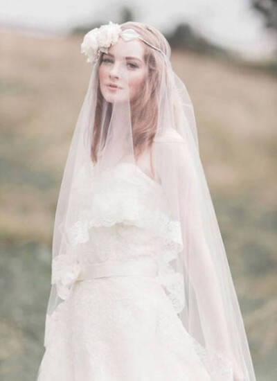 纯白的婚纱一定要配上梦幻的头饰 要当最漂亮的新娘
