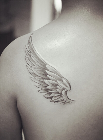 天使的翅膀肩胛骨翅膀纹身